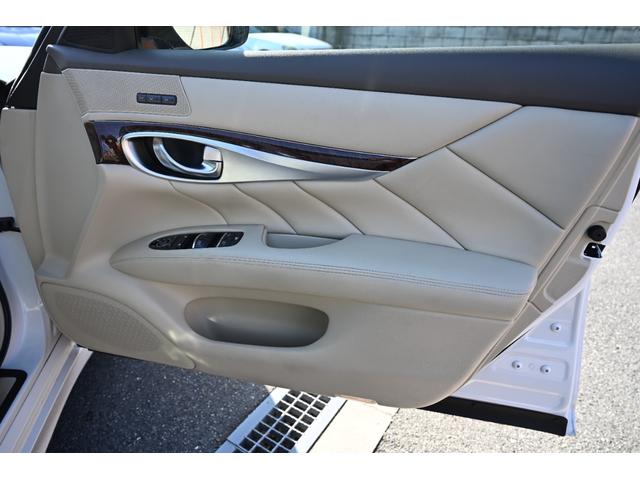 フーガハイブリッド ベースグレード　全方位運転支援システム　本革シート　アラウンドビューモニター　シートヒーター／シートエアコン　クルーズコントロール　禁煙車　ＥＴＣ　ＬＥＤヘッドライト　障害物センサー　ナビ　テレビ　パワーシート（40枚目）