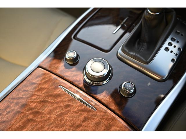 フーガハイブリッド ベースグレード　全方位運転支援システム　本革シート　アラウンドビューモニター　シートヒーター／シートエアコン　クルーズコントロール　禁煙車　ＥＴＣ　ＬＥＤヘッドライト　障害物センサー　ナビ　テレビ　パワーシート（50枚目）