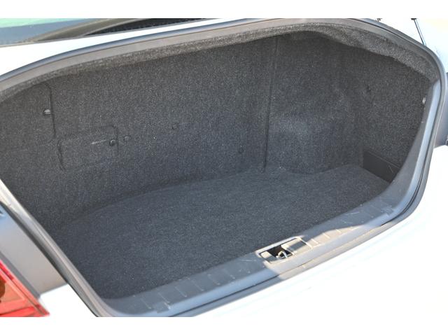 フーガハイブリッド ベースグレード　全方位運転支援システム　本革シート　アラウンドビューモニター　シートヒーター／シートエアコン　クルーズコントロール　禁煙車　ＥＴＣ　ＬＥＤヘッドライト　障害物センサー　ナビ　テレビ　パワーシート（65枚目）