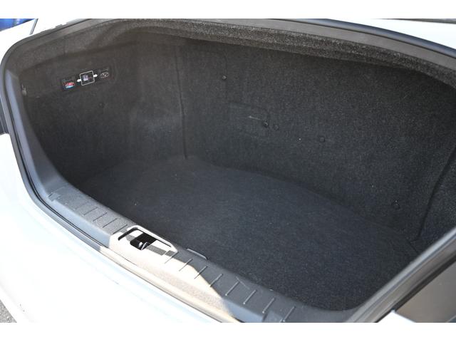 フーガハイブリッド ベースグレード　全方位運転支援システム　本革シート　アラウンドビューモニター　シートヒーター／シートエアコン　クルーズコントロール　禁煙車　ＥＴＣ　ＬＥＤヘッドライト　障害物センサー　ナビ　テレビ　パワーシート（66枚目）