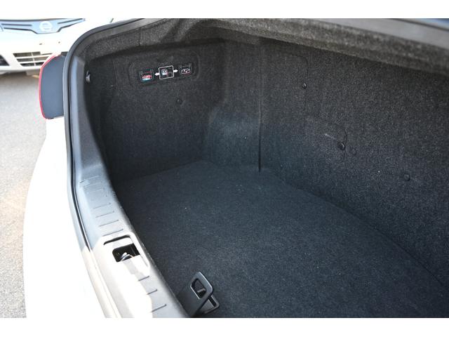 フーガハイブリッド ベースグレード　全方位運転支援システム　本革シート　アラウンドビューモニター　シートヒーター／シートエアコン　クルーズコントロール　禁煙車　ＥＴＣ　ＬＥＤヘッドライト　障害物センサー　ナビ　テレビ　パワーシート（67枚目）