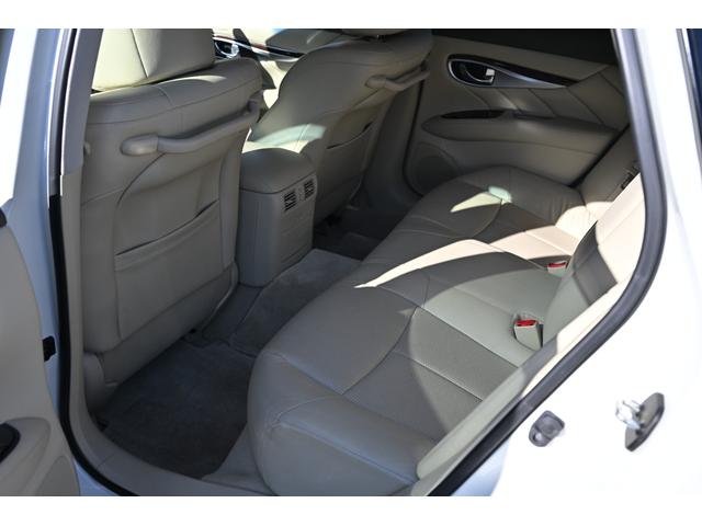 フーガハイブリッド ベースグレード　全方位運転支援システム　本革シート　アラウンドビューモニター　シートヒーター／シートエアコン　クルーズコントロール　禁煙車　ＥＴＣ　ＬＥＤヘッドライト　障害物センサー　ナビ　テレビ　パワーシート（68枚目）