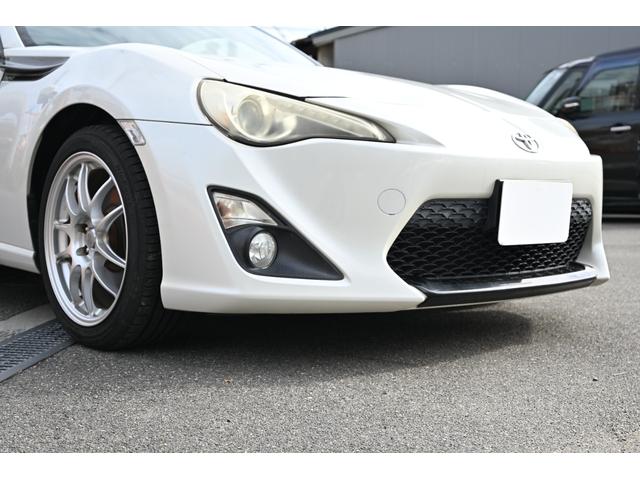 ８６ ＧＴリミテッド　クラッチオーバーホール済み　ＴＲＤ製（フェンダーフィン　前後ブレーキパッド）　ケンウッド製ナビ　フルセグＴＶ　バックモニター　Ｂｌｕｅｔｏｏｔｈ接続　ハーフレザーシート　シートヒーター　リアスポイラー（7枚目）