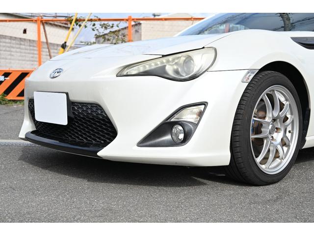 ８６ ＧＴリミテッド　クラッチオーバーホール済み　ＴＲＤ製（フェンダーフィン　前後ブレーキパッド）　ケンウッド製ナビ　フルセグＴＶ　バックモニター　Ｂｌｕｅｔｏｏｔｈ接続　ハーフレザーシート　シートヒーター　リアスポイラー（8枚目）