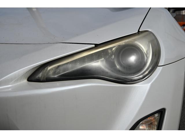 ８６ ＧＴリミテッド　クラッチオーバーホール済み　ＴＲＤ製（フェンダーフィン　前後ブレーキパッド）　ケンウッド製ナビ　フルセグＴＶ　バックモニター　Ｂｌｕｅｔｏｏｔｈ接続　ハーフレザーシート　シートヒーター　リアスポイラー（9枚目）