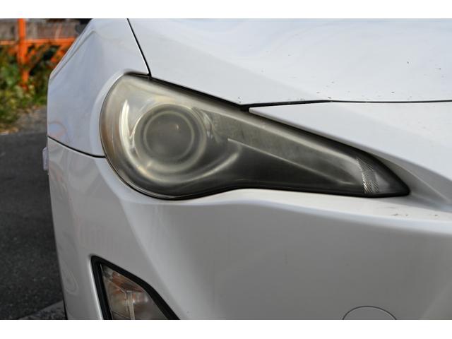 ８６ ＧＴリミテッド　クラッチオーバーホール済み　ＴＲＤ製（フェンダーフィン　前後ブレーキパッド）　ケンウッド製ナビ　フルセグＴＶ　バックモニター　Ｂｌｕｅｔｏｏｔｈ接続　ハーフレザーシート　シートヒーター　リアスポイラー（10枚目）