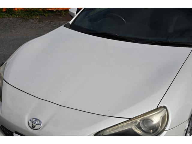 ８６ ＧＴリミテッド　クラッチオーバーホール済み　ＴＲＤ製（フェンダーフィン　前後ブレーキパッド）　ケンウッド製ナビ　フルセグＴＶ　バックモニター　Ｂｌｕｅｔｏｏｔｈ接続　ハーフレザーシート　シートヒーター　リアスポイラー（12枚目）