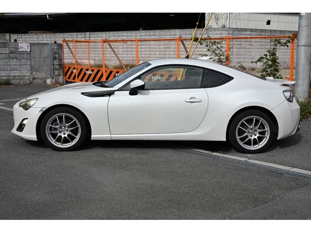 ８６ ＧＴリミテッド　クラッチオーバーホール済み　ＴＲＤ製（フェンダーフィン　前後ブレーキパッド）　ケンウッド製ナビ　フルセグＴＶ　バックモニター　Ｂｌｕｅｔｏｏｔｈ接続　ハーフレザーシート　シートヒーター　リアスポイラー（14枚目）