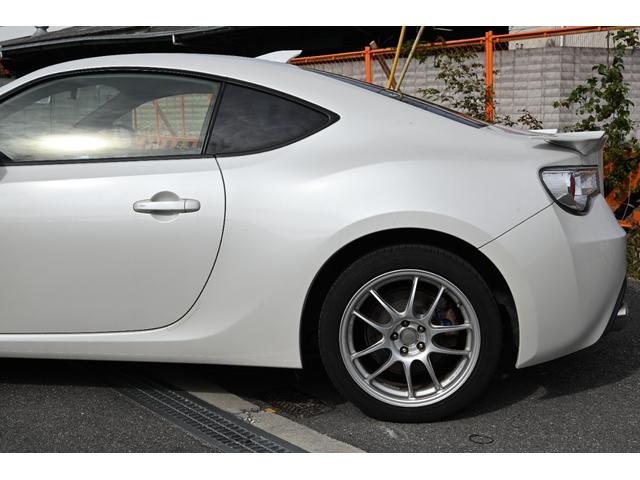 ８６ ＧＴリミテッド　クラッチオーバーホール済み　ＴＲＤ製（フェンダーフィン　前後ブレーキパッド）　ケンウッド製ナビ　フルセグＴＶ　バックモニター　Ｂｌｕｅｔｏｏｔｈ接続　ハーフレザーシート　シートヒーター　リアスポイラー（16枚目）