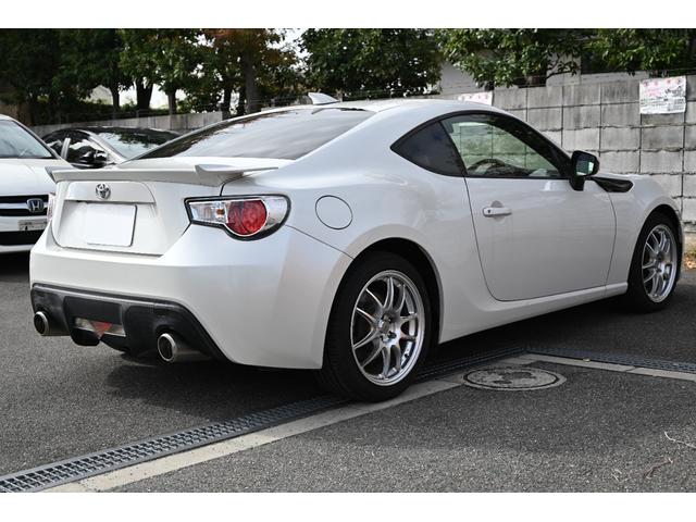 ８６ ＧＴリミテッド　クラッチオーバーホール済み　ＴＲＤ製（フェンダーフィン　前後ブレーキパッド）　ケンウッド製ナビ　フルセグＴＶ　バックモニター　Ｂｌｕｅｔｏｏｔｈ接続　ハーフレザーシート　シートヒーター　リアスポイラー（21枚目）