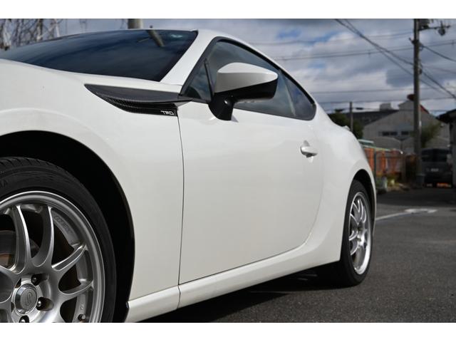 ８６ ＧＴリミテッド　クラッチオーバーホール済み　ＴＲＤ製（フェンダーフィン　前後ブレーキパッド）　ケンウッド製ナビ　フルセグＴＶ　バックモニター　Ｂｌｕｅｔｏｏｔｈ接続　ハーフレザーシート　シートヒーター　リアスポイラー（35枚目）