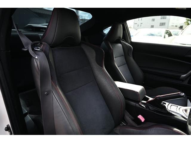 ８６ ＧＴリミテッド　クラッチオーバーホール済み　ＴＲＤ製（フェンダーフィン　前後ブレーキパッド）　ケンウッド製ナビ　フルセグＴＶ　バックモニター　Ｂｌｕｅｔｏｏｔｈ接続　ハーフレザーシート　シートヒーター　リアスポイラー（39枚目）