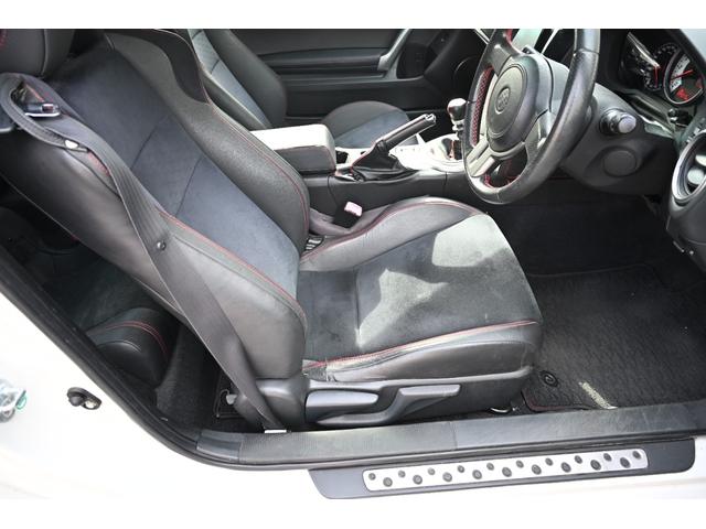 ８６ ＧＴリミテッド　クラッチオーバーホール済み　ＴＲＤ製（フェンダーフィン　前後ブレーキパッド）　ケンウッド製ナビ　フルセグＴＶ　バックモニター　Ｂｌｕｅｔｏｏｔｈ接続　ハーフレザーシート　シートヒーター　リアスポイラー（40枚目）