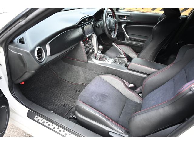 ８６ ＧＴリミテッド　クラッチオーバーホール済み　ＴＲＤ製（フェンダーフィン　前後ブレーキパッド）　ケンウッド製ナビ　フルセグＴＶ　バックモニター　Ｂｌｕｅｔｏｏｔｈ接続　ハーフレザーシート　シートヒーター　リアスポイラー（69枚目）