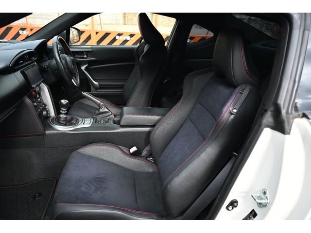 ８６ ＧＴリミテッド　クラッチオーバーホール済み　ＴＲＤ製（フェンダーフィン　前後ブレーキパッド）　ケンウッド製ナビ　フルセグＴＶ　バックモニター　Ｂｌｕｅｔｏｏｔｈ接続　ハーフレザーシート　シートヒーター　リアスポイラー（70枚目）
