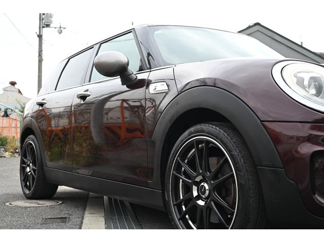 ＭＩＮＩ クーパーＳ　クラブマン　純正ナビ　Ｂｌｕｅｔｏｏｔｈ接続　バックカメラ　クルーズコントロール　ターボ車　ＥＴＣ　クリアランスソナー　エンジンプッシュスタート　ＨＩＤヘッドライト　禁煙車　スマートキー２個　障害物センサー（24枚目）