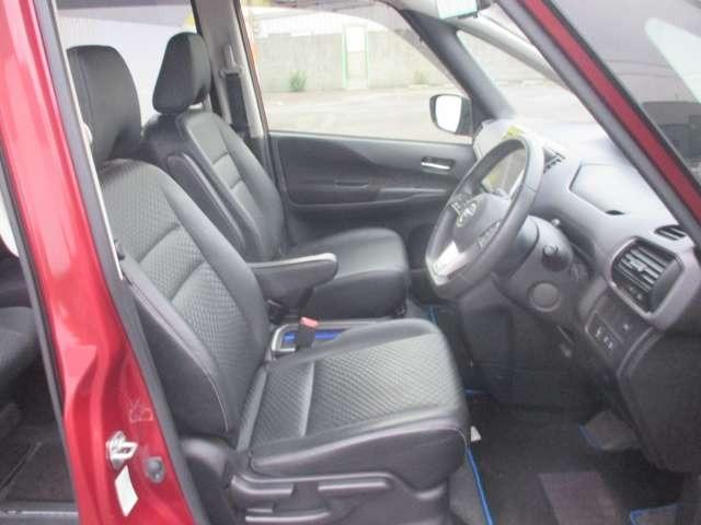 セレナ e-パワー ハイウェイスターV ワンオーナー車/純正10インチナビ/メーカーオプション後席モニター/防水シート/赤&黒ツートンカラー/プロパイロット/ETC/両側パワードア/BSM/デジタルインナーミラー(6枚目)