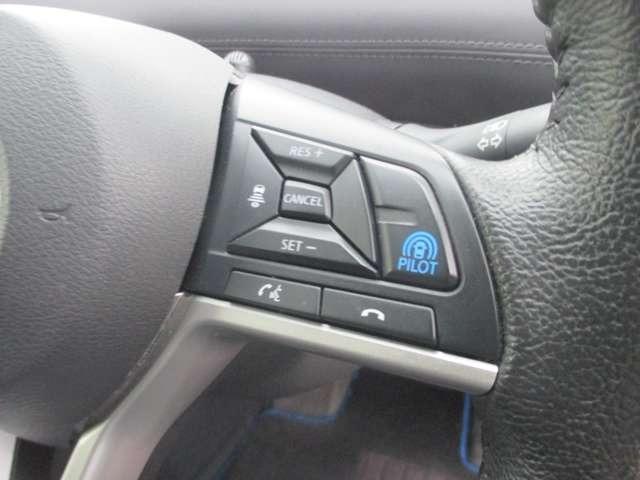 セレナ e-パワー ハイウェイスターV ワンオーナー車/純正10インチナビ/メーカーオプション後席モニター/防水シート/赤&黒ツートンカラー/プロパイロット/ETC/両側パワードア/BSM/デジタルインナーミラー(8枚目)