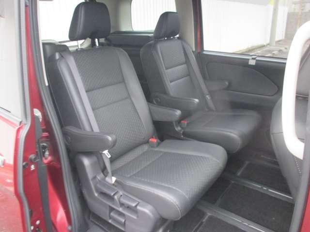 セレナ e-パワー ハイウェイスターV ワンオーナー車/純正10インチナビ/メーカーオプション後席モニター/防水シート/赤&黒ツートンカラー/プロパイロット/ETC/両側パワードア/BSM/デジタルインナーミラー(15枚目)