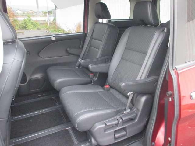 セレナ e-パワー ハイウェイスターV ワンオーナー車/純正10インチナビ/メーカーオプション後席モニター/防水シート/赤&黒ツートンカラー/プロパイロット/ETC/両側パワードア/BSM/デジタルインナーミラー(17枚目)