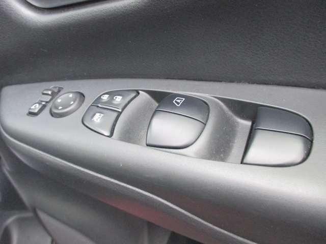 セレナ e-パワー ハイウェイスターV ワンオーナー車/純正10インチナビ/メーカーオプション後席モニター/防水シート/赤&黒ツートンカラー/プロパイロット/ETC/両側パワードア/BSM/デジタルインナーミラー(33枚目)