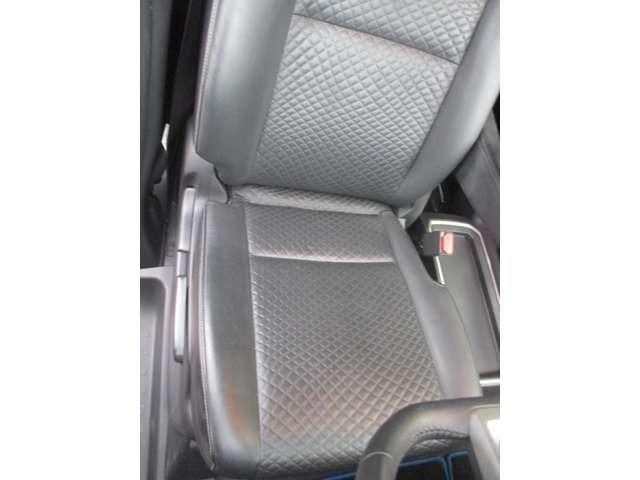 セレナ e-パワー ハイウェイスターV ワンオーナー車/純正10インチナビ/メーカーオプション後席モニター/防水シート/赤&黒ツートンカラー/プロパイロット/ETC/両側パワードア/BSM/デジタルインナーミラー(40枚目)