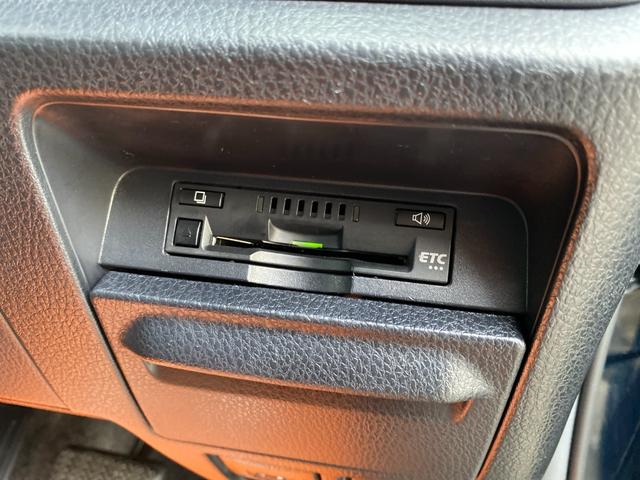 ヴォクシー ハイブリッドＺＳ　煌ＩＩ　大型ナビフルセグＴＶバックカメラブルートゥース　衝突軽減ブレーキサポート　両側パワースライドドア　７人乗　ＴＶキャンセラー　ＬＥＤヘッドライト　２列目前後左右可能　８０ヴォクシー　禁煙車　ＥＴＣ２．０（24枚目）