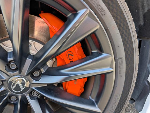 ＲＸ ＲＸ５００ｈ　Ｆスポーツパフォーマンス　ＴＲＤエアロ（Ｆ／Ｓ／Ｒ）　サンルーフ　ＴＲＤマフラー　全方位モニター　オレンジキャリパー　デジタルミラー　ブラインドスポット　全席シートエアー＆ヒーター　ナビフルセグＴＶＢＴ　革シート　パワーゲート（5枚目）