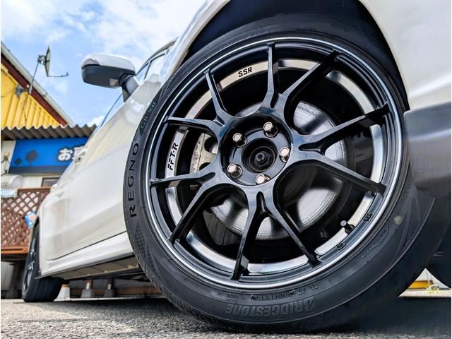 レヴォーグ ２．０ＳＴＩスポーツアイサイト　ＳＴＩエアロ（Ｆ／Ｓ／Ｒ）　衝突軽減ブレーキサポート　デジタルインナーミラー　カロッツェリア大型ナビフルセグＴＶバックカメラブルートゥース　ブラインドスポットモニター　ＳＳＲ１８アルミ　レザーシート（5枚目）