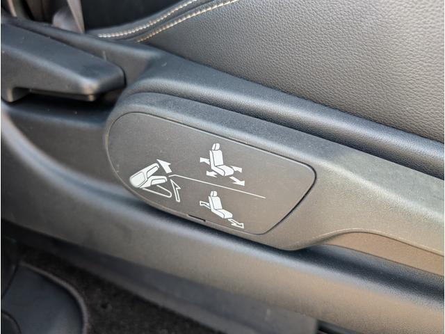 ヴォクシー ＺＳ　Ｇ’ｓ　フリップダウン／大型ナビ／新品４本タイヤ／フルセグＴＶバックカメラブルートゥース／衝突軽減ブレーキサポート／両側パワースライドドア／ドラレコ／ＬＥＤビーム／Ｇ’ｓ専用シート／７人乗り／クルコン／禁煙車（9枚目）