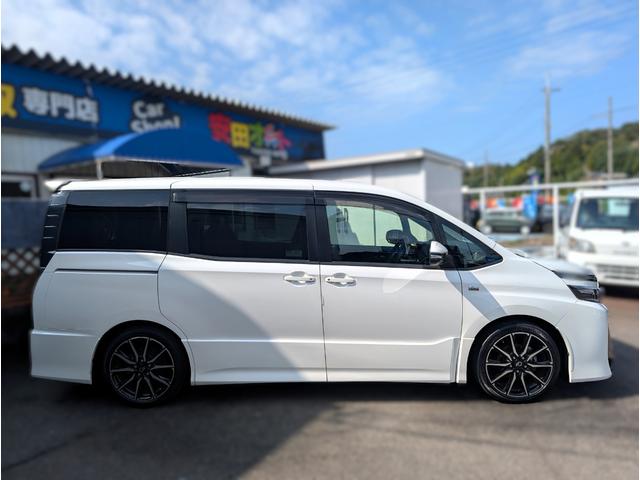 ヴォクシー ＺＳ　Ｇ’ｓ　フリップダウン／大型ナビ／新品４本タイヤ／フルセグＴＶバックカメラブルートゥース／衝突軽減ブレーキサポート／両側パワースライドドア／ドラレコ／ＬＥＤビーム／Ｇ’ｓ専用シート／７人乗り／クルコン／禁煙車（15枚目）