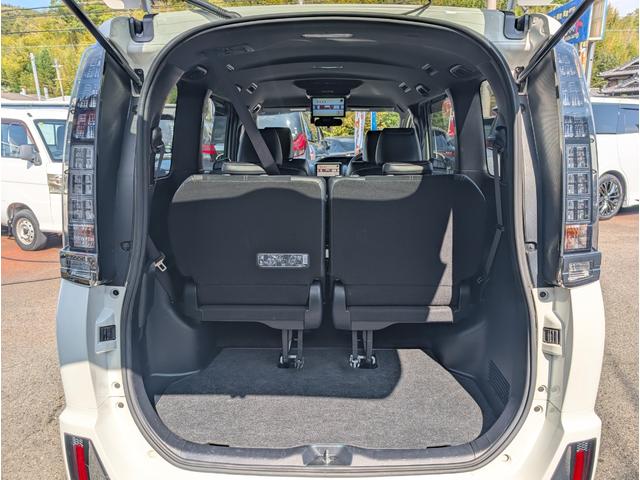 ヴォクシー ＺＳ　Ｇ’ｓ　フリップダウン／大型ナビ／新品４本タイヤ／フルセグＴＶバックカメラブルートゥース／衝突軽減ブレーキサポート／両側パワースライドドア／ドラレコ／ＬＥＤビーム／Ｇ’ｓ専用シート／７人乗り／クルコン／禁煙車（18枚目）
