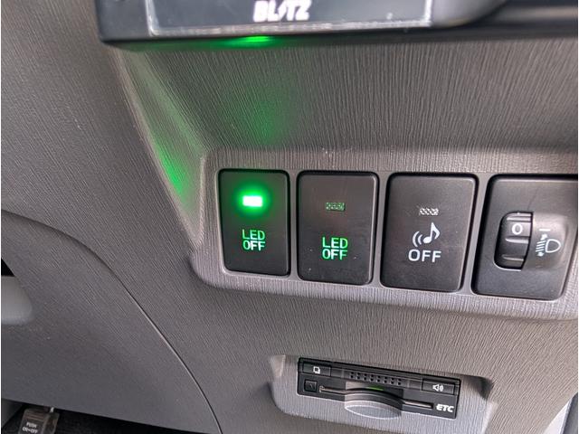 TOYOTA PRIUS ALPHA S