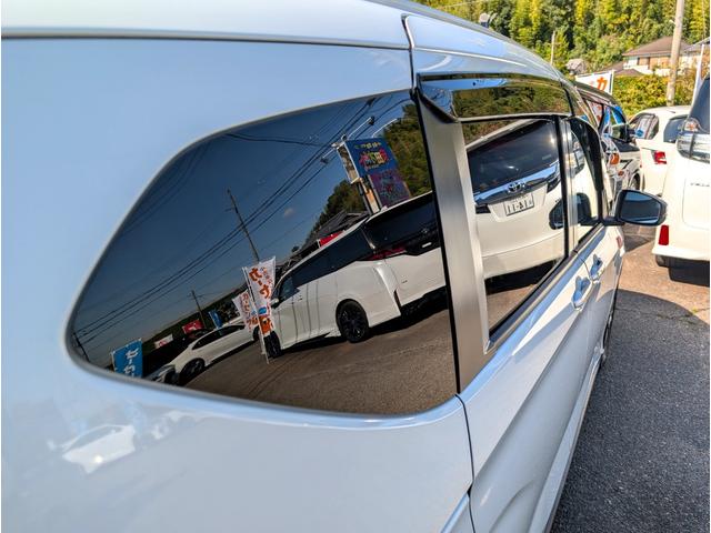 フリード クロスター 天井モニター/大型ナビフルセグTVバックカメラブルートゥース/衝突軽減ブレーキサポート/前後ミラー型ドラレコ/両側パワースライドドア/リヤフィルム施工済み/クラッツィオ黒革調カバー/両席シートヒーター(7枚目)