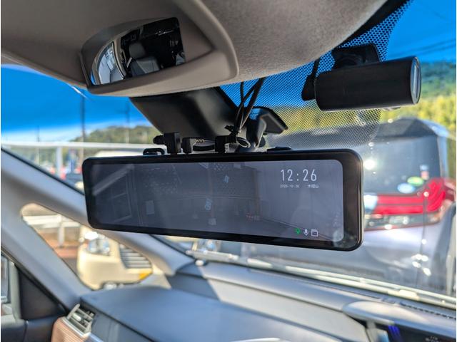 フリード クロスター 天井モニター/大型ナビフルセグTVバックカメラブルートゥース/衝突軽減ブレーキサポート/前後ミラー型ドラレコ/両側パワースライドドア/リヤフィルム施工済み/クラッツィオ黒革調カバー/両席シートヒーター(8枚目)