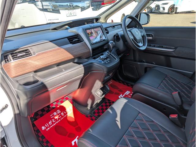 フリード クロスター 天井モニター/大型ナビフルセグTVバックカメラブルートゥース/衝突軽減ブレーキサポート/前後ミラー型ドラレコ/両側パワースライドドア/リヤフィルム施工済み/クラッツィオ黒革調カバー/両席シートヒーター(28枚目)