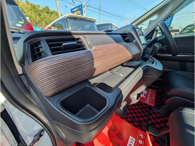 フリード クロスター 天井モニター/大型ナビフルセグTVバックカメラブルートゥース/衝突軽減ブレーキサポート/前後ミラー型ドラレコ/両側パワースライドドア/リヤフィルム施工済み/クラッツィオ黒革調カバー/両席シートヒーター(29枚目)