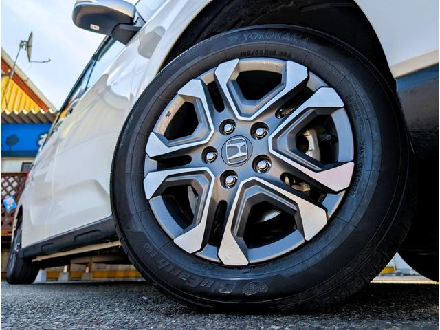 フリード クロスター 天井モニター/大型ナビフルセグTVバックカメラブルートゥース/衝突軽減ブレーキサポート/前後ミラー型ドラレコ/両側パワースライドドア/リヤフィルム施工済み/クラッツィオ黒革調カバー/両席シートヒーター(42枚目)