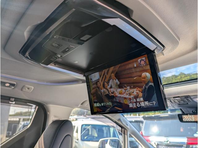 アルファード ２．５Ｓ　Ｃパッケージ　サンルーフ／天井モニター／大型ナビフルセグＴＶ／リヤパワーゲート／両側パワースライドドア／両席エアー＆ヒーターシート／ブラックレザーシート／電動オットマン／ステアリングヒーター／クルコン／ＬＥＤ／（3枚目）