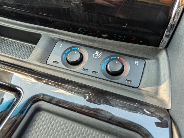 アルファード ２．５Ｓ　Ｃパッケージ　サンルーフ／天井モニター／大型ナビフルセグＴＶ／リヤパワーゲート／両側パワースライドドア／両席エアー＆ヒーターシート／ブラックレザーシート／電動オットマン／ステアリングヒーター／クルコン／ＬＥＤ／（6枚目）