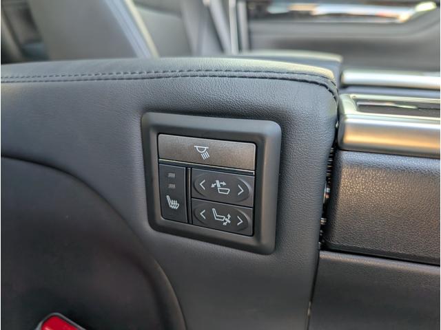 アルファード ２．５Ｓ　Ｃパッケージ　サンルーフ／天井モニター／大型ナビフルセグＴＶ／リヤパワーゲート／両側パワースライドドア／両席エアー＆ヒーターシート／ブラックレザーシート／電動オットマン／ステアリングヒーター／クルコン／ＬＥＤ／（9枚目）