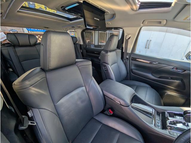 アルファード ２．５Ｓ　Ｃパッケージ　サンルーフ／天井モニター／大型ナビフルセグＴＶ／リヤパワーゲート／両側パワースライドドア／両席エアー＆ヒーターシート／ブラックレザーシート／電動オットマン／ステアリングヒーター／クルコン／ＬＥＤ／（10枚目）