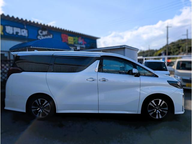 アルファード ２．５Ｓ　Ｃパッケージ　サンルーフ／天井モニター／大型ナビフルセグＴＶ／リヤパワーゲート／両側パワースライドドア／両席エアー＆ヒーターシート／ブラックレザーシート／電動オットマン／ステアリングヒーター／クルコン／ＬＥＤ／（19枚目）