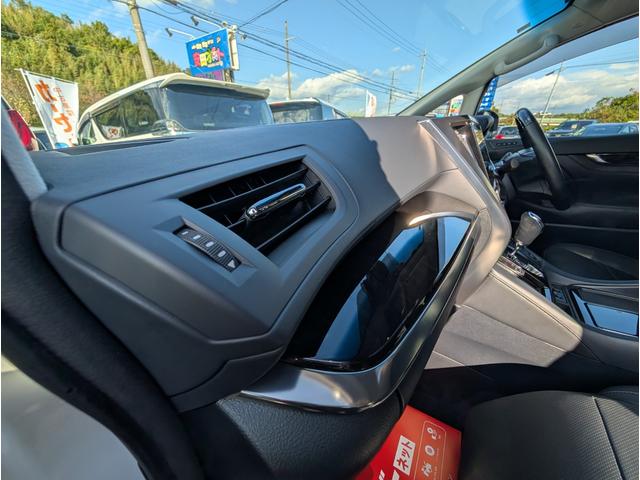 アルファード ２．５Ｓ　Ｃパッケージ　サンルーフ／天井モニター／大型ナビフルセグＴＶ／リヤパワーゲート／両側パワースライドドア／両席エアー＆ヒーターシート／ブラックレザーシート／電動オットマン／ステアリングヒーター／クルコン／ＬＥＤ／（29枚目）