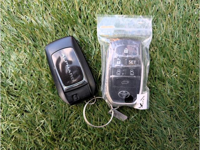 アルファード ２．５Ｓ　Ｃパッケージ　サンルーフ／天井モニター／大型ナビフルセグＴＶ／リヤパワーゲート／両側パワースライドドア／両席エアー＆ヒーターシート／ブラックレザーシート／電動オットマン／ステアリングヒーター／クルコン／ＬＥＤ／（43枚目）