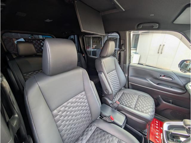 ヴォクシー Ｓ－Ｚ　モデリスタエアロ（Ｆ．Ｓ．Ｒ）　天井モニター　大型ナビフルセグＴＶ　リヤフィルム施工済み　両側パワースライドドア　前後ドライブレコーダー　ブラックハーフレザーシート　ＴＶキャンセラー　禁煙車　７人乗り（12枚目）