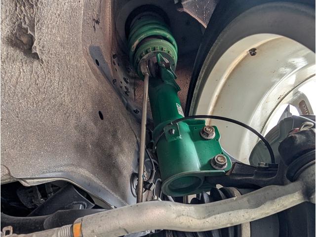 スイフトスポーツ ベースグレード　エアロ　テイン車高調（純正あり）　ＧＲＯＷフロントグリル（純正あり）　モンスタースポーツマフラー（純正あり）　グレッディリヤウイング　３連メーター　ナビフルセグＴＶＢＴ　クルコンパドルシフト　１オーナ（3枚目）