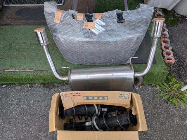 スイフトスポーツ ベースグレード　エアロ　テイン車高調（純正あり）　ＧＲＯＷフロントグリル（純正あり）　モンスタースポーツマフラー（純正あり）　グレッディリヤウイング　３連メーター　ナビフルセグＴＶＢＴ　クルコンパドルシフト　１オーナ（9枚目）