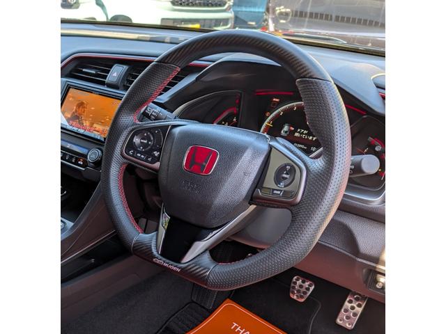 シビック タイプＲ　無限カーボンステアリング　無限ブルーミラー　Ｇｒｇｏセキュリティーシステム　モレルピラーツイーター　スーパーキャットレーダー　前後ドラレコ　無限フロアマット　ナビフルセグＴＶＢカメラ　Ｃセンサー禁煙車（2枚目）