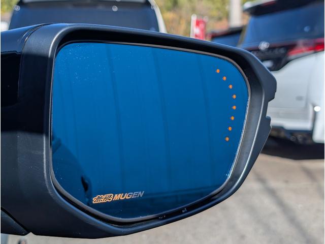 シビック タイプＲ　無限カーボンステアリング　無限ブルーミラー　Ｇｒｇｏセキュリティーシステム　モレルピラーツイーター　スーパーキャットレーダー　前後ドラレコ　無限フロアマット　ナビフルセグＴＶＢカメラ　Ｃセンサー禁煙車（4枚目）